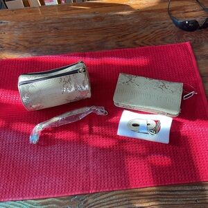 Simply Southern Gold Textured Wallet NWT!